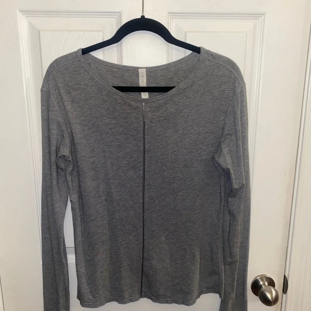 Lululemon grey women’s long sleeves top